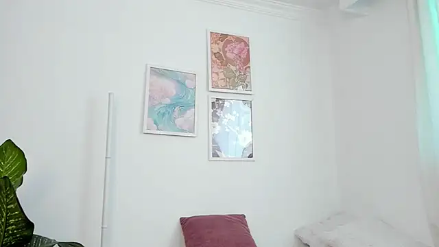 canelleGarces online show from April 15, 7:58 pm