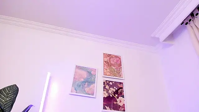 canelleGarces online show from April 7, 11:50 pm