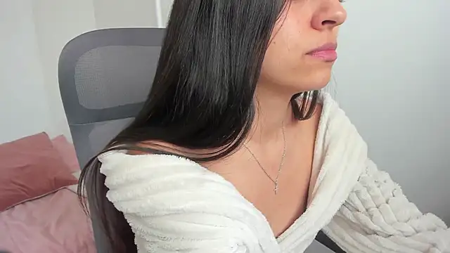 Snapshot of canelleGarces chatting on July 4, 6:12 pm canelleGarces online show from July 4, 6:12 pm