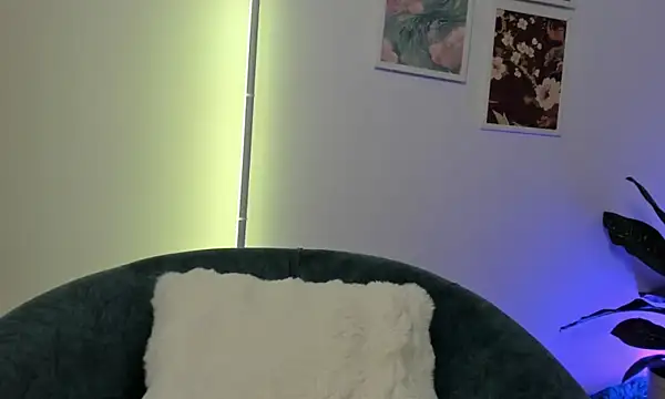 canelleGarces online show from December 22, 2:22 am