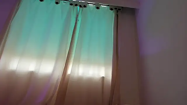 canelleGarces online show from February 11, 4:40 pm