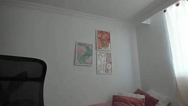 Snapshot of canelleGarces chatting on June 1, 1:22 pm canelleGarces online show from June 1, 1:22 pm