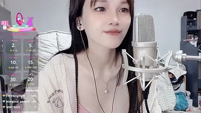 twlilybae online show from March 5, 10:45 am