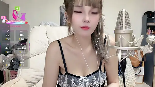 twlilybae online show from June 3, 3:51 am