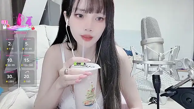 Snapshot of twlilybae chatting on November 15, 4:27 am twlilybae online show from November 15, 4:27 am