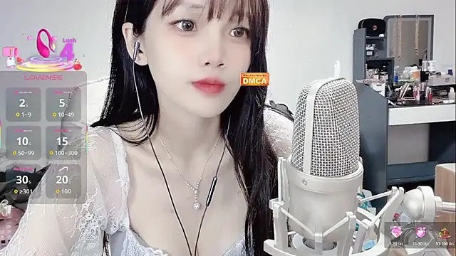 twlilybae online show from March 1, 11:43 am