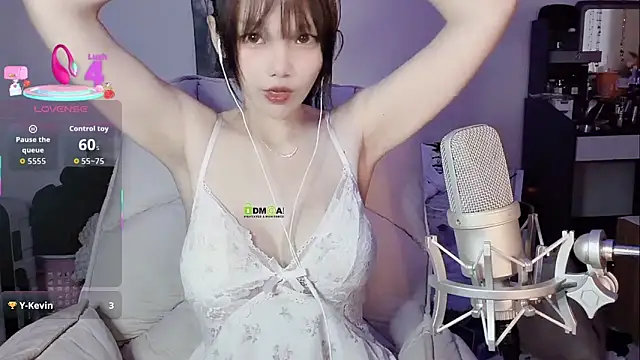 twlilybae online show from March 20, 12:39 pm