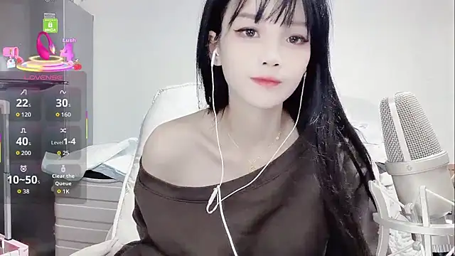 twlilybae online show from March 29, 3:19 am