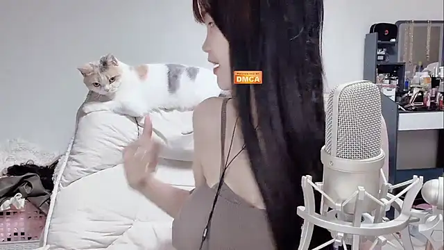 twlilybae online show from March 3, 11:50 am