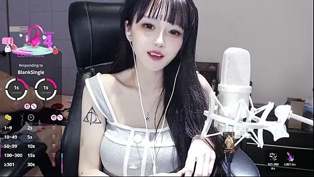 Snapshot of twlilybae chatting on July 16, 7:49 am twlilybae online show from July 16, 7:49 am
