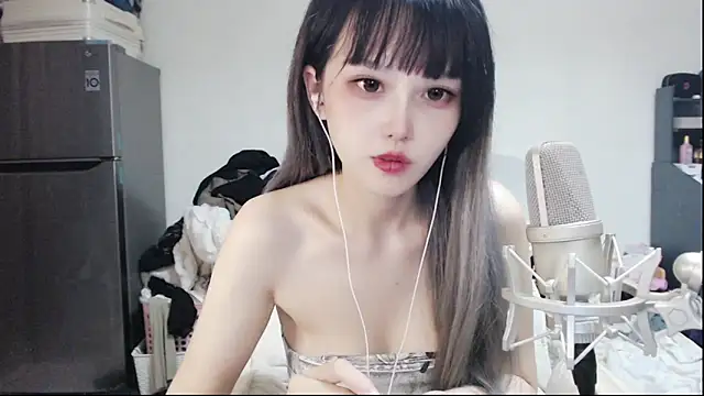Snapshot of twlilybae chatting on June 19, 3:34 am twlilybae online show from June 19, 3:34 am