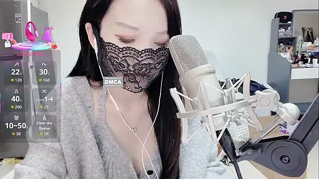 Snapshot of twlilybae chatting on December 3, 7:30 am twlilybae online show from December 3, 7:30 am