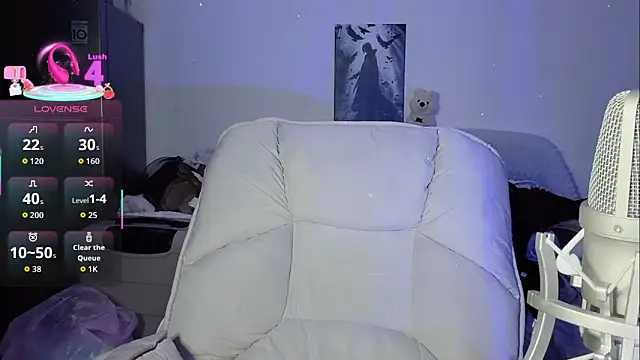 twlilybae online show from April 12, 4:21 pm