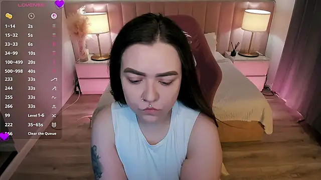 ashton heidii online show from April 8, 12:01 am