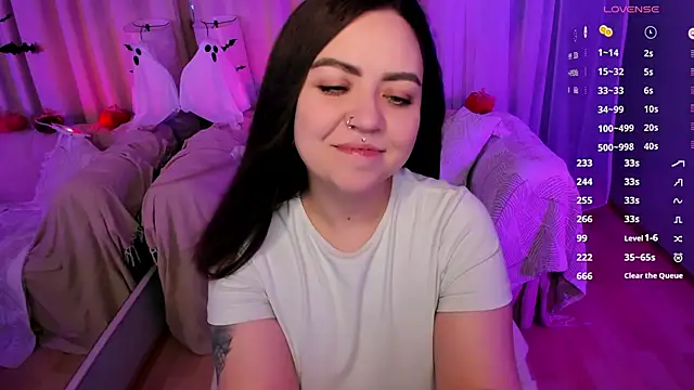 ashton heidii online show from October 26, 12:00 am