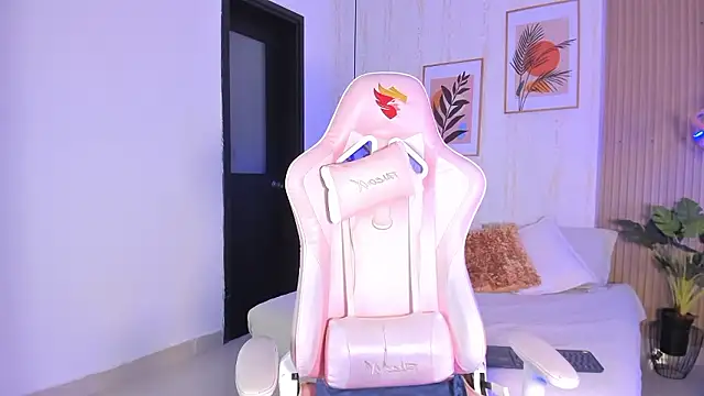 Ayleen Dunkan online show from January 15, 1:25 pm