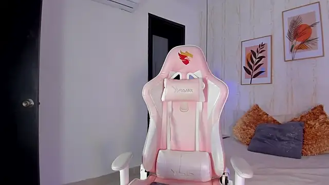 Ayleen Dunkan online show from November 30, 1:01 pm