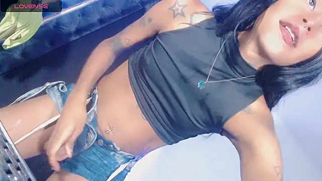 Snapshot of deborahotts chatting on December 3, 1:43 pm deborahotts online show from December 3, 1:43 pm