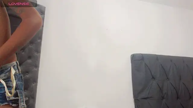 Snapshot of deborahotts chatting on December 5, 3:43 pm deborahotts online show from December 5, 3:43 pm