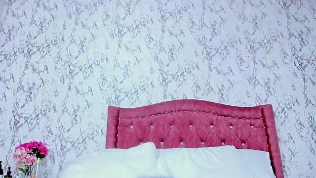 SofiiFoox online show from November 10, 11:15 am