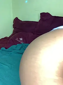 Seductive Yellow Titties online show from March 30, 8:32 pm