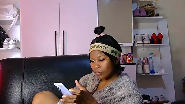 Snapshot of Seductive_Yellow_Titties chatting on September 20, 10:42 am Seductive Yellow Titties online show from September 20, 10:42 am