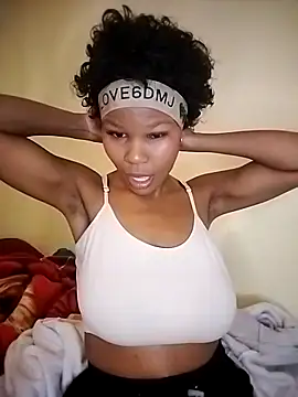 Snapshot of Seductive_Yellow_Titties chatting on November 16, 8:30 am Seductive Yellow Titties online show from November 16, 8:30 am