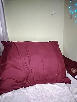 Seductive Yellow Titties online show from March 18, 10:18 am