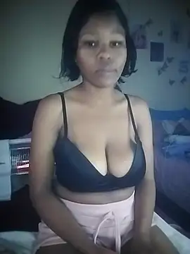 Snapshot of Seductive_Yellow_Titties chatting on September 17, 7:32 am Seductive Yellow Titties online show from September 17, 7:32 am