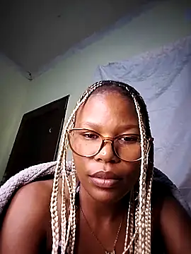 Seductive Yellow Titties online show from February 9, 8:07 pm