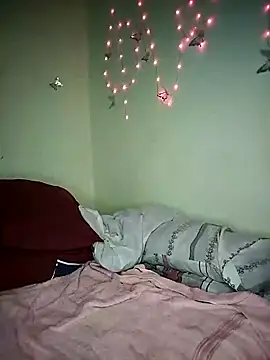 Seductive Yellow Titties online show from March 15, 3:08 pm