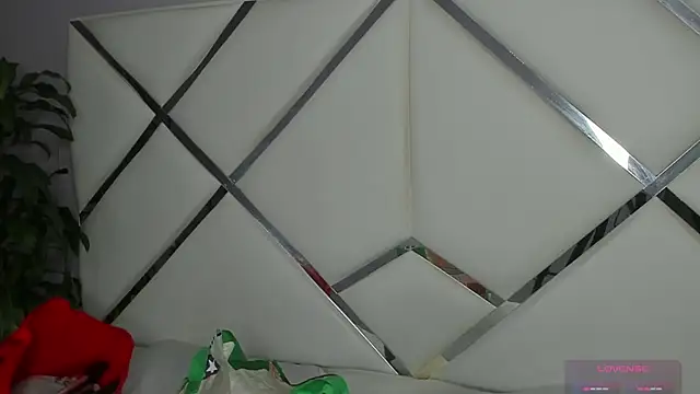 KikaDuque online show from April 14, 7:08 pm