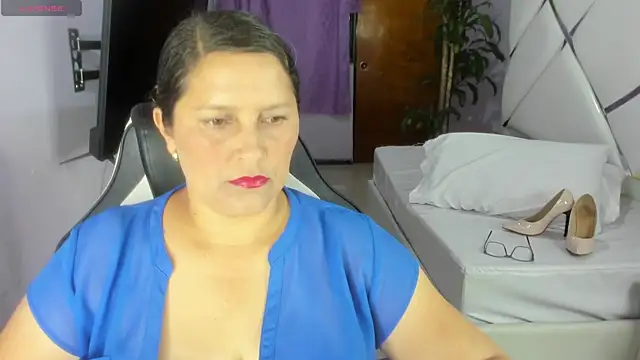 KikaDuque online show from December 18, 7:40 pm