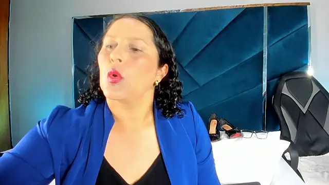 Snapshot of KikaDuque chatting on October 23, 7:23 pm KikaDuque online show from October 23, 7:23 pm