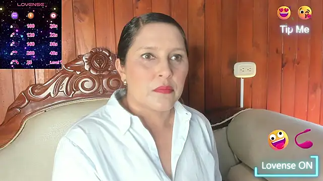 Snapshot of KikaDuque chatting on December 2, 7:04 pm KikaDuque online show from December 2, 7:04 pm