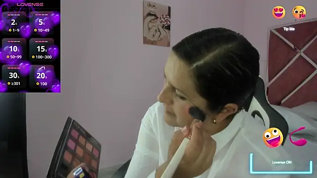 Snapshot of KikaDuque chatting on November 30, 7:14 pm KikaDuque online show from November 30, 7:14 pm