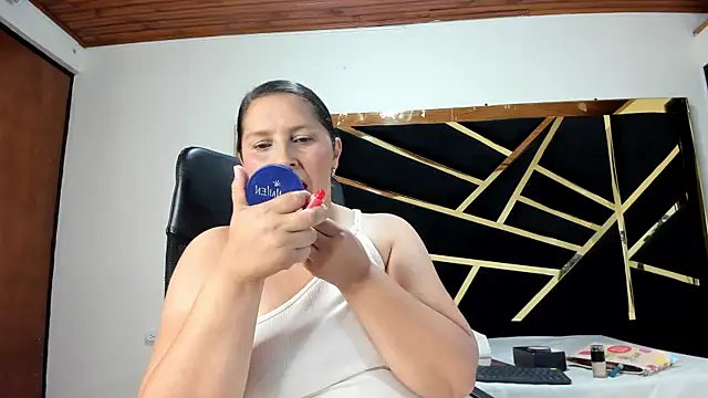 KikaDuque online show from April 5, 6:58 pm