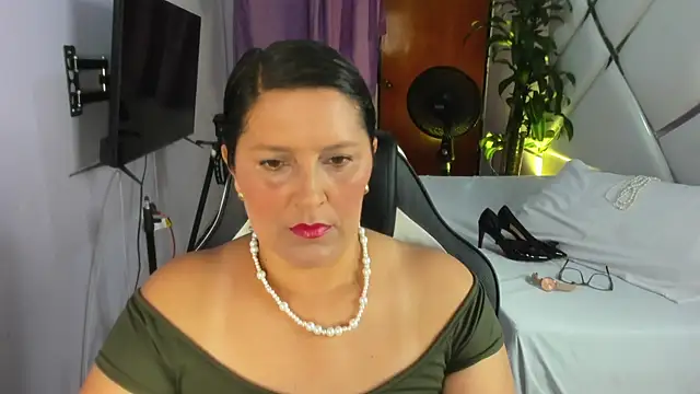 Snapshot of KikaDuque chatting on November 24, 7:25 pm KikaDuque online show from November 24, 7:25 pm