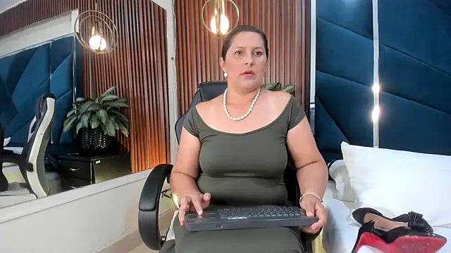 Snapshot of KikaDuque chatting on October 26, 7:58 pm KikaDuque online show from October 26, 7:58 pm