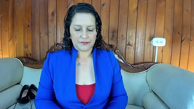 KikaDuque online show from September 14, 7:14 pm