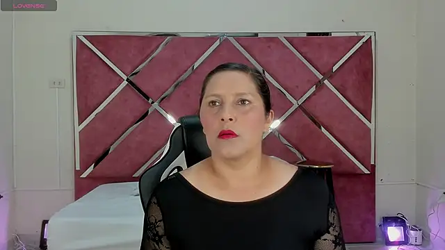 KikaDuque online show from September 30, 6:58 pm