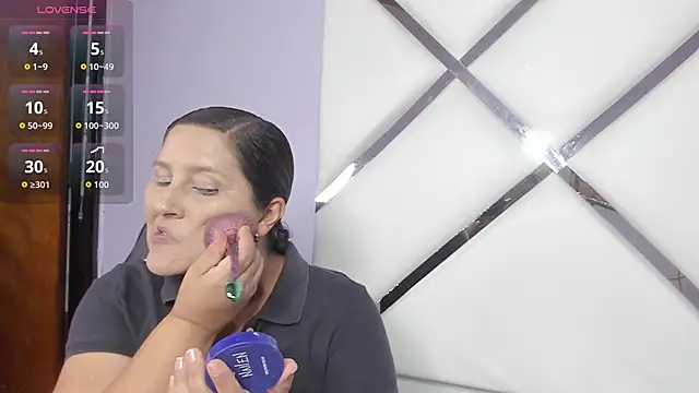 Snapshot of KikaDuque chatting on June 8, 7:36 pm KikaDuque online show from June 8, 7:36 pm