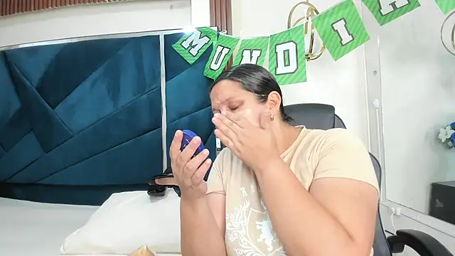 Snapshot of KikaDuque chatting on July 5, 6:59 pm KikaDuque online show from July 5, 6:59 pm