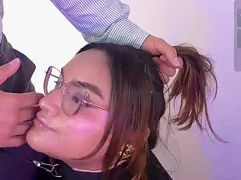 Snapshot of laurale_phillipe chatting on February 24, 5:14 pm laurale phillipe online show from February 24, 5:14 pm