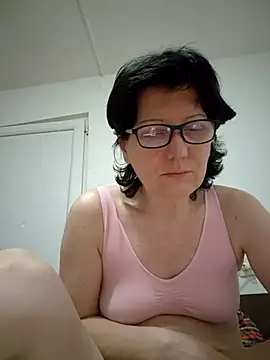 Snapshot of Vera_Elle chatting on February 21, 7:27 pm Vera Elle online show from February 21, 7:27 pm