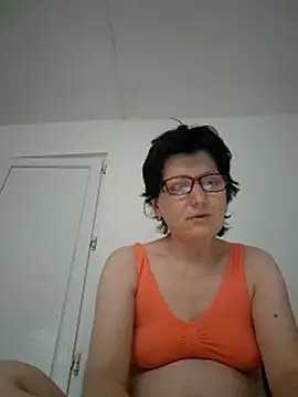 Vera Elle online show from May 7, 4:54 pm