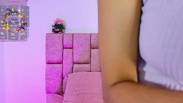 Snapshot of ScarlettLuxe chatting on October 24, 12:48 pm ScarlettLuxe online show from October 24, 12:48 pm