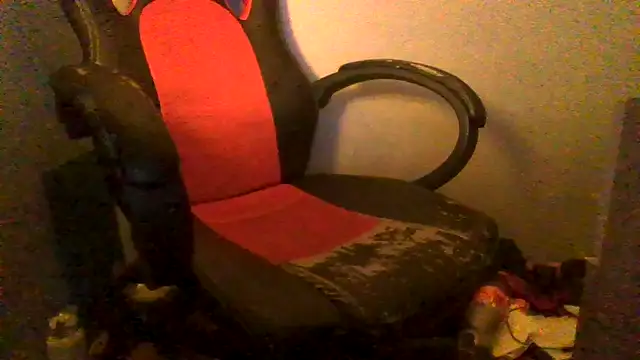 Snapshot of Dikklauss chatting on October 17, 9:27 pm Dikklauss online show from October 17, 9:27 pm