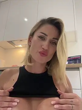 Snapshot of CamyBlossom chatting on September 16, 5:14 pm CamyBlossom online show from September 16, 5:14 pm