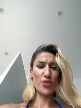 Snapshot of CamyBlossom chatting on October 5, 4:09 pm CamyBlossom online show from October 5, 4:09 pm